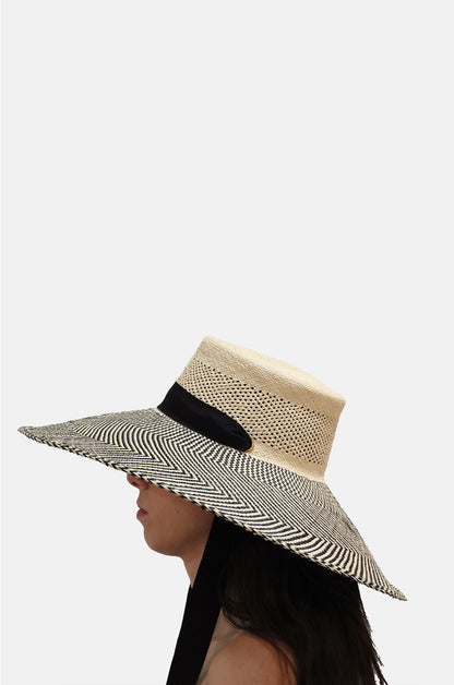 GISELA HAT